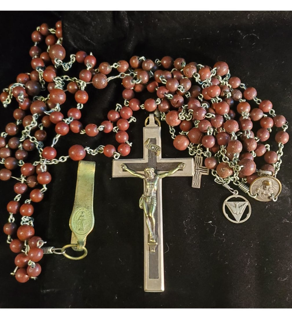 A gorgeous very old nuns 15 decade side rosary with sterling medal and belt clip with Mary engraved (1 of 6)