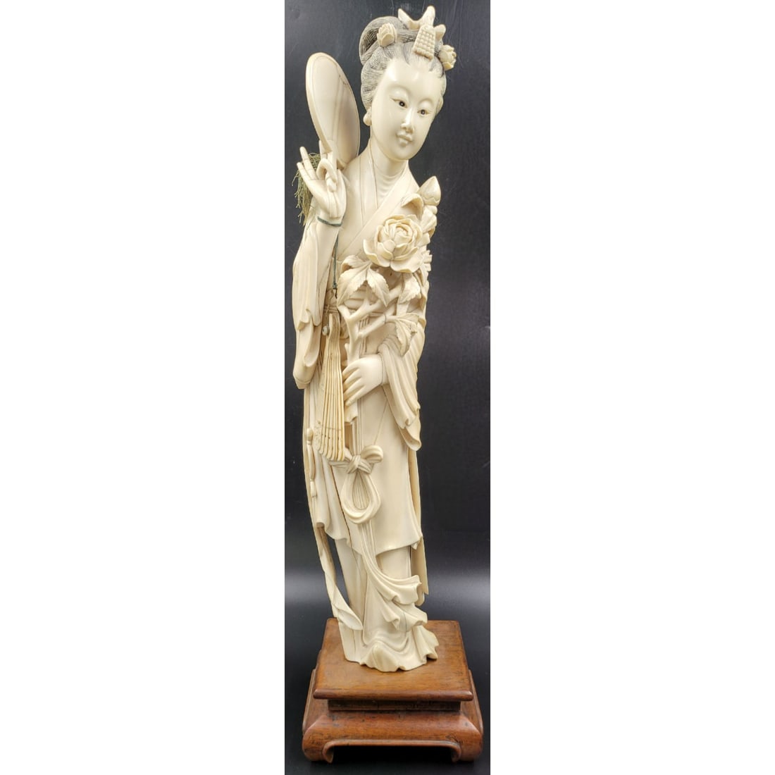 A Large 19th Century Chinese Finely Carved Statue Of A Woman: A Large 19th Century Chinese Carved Figure Of A Woman. Statue measures 20.25" X 5.25" 4" || Please carefully read our terms of sale, shipping information, and request any condition reports or photos p