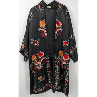 Antique Chinese Embroidered Silk Robe And Pants With Floral Design: Antique Chinese Embroidered Silk Robe And Pants With Floral Design. Please note that there is some definite wear and age on the piece, see pics. || Please carefully read our terms of sale, shipping in