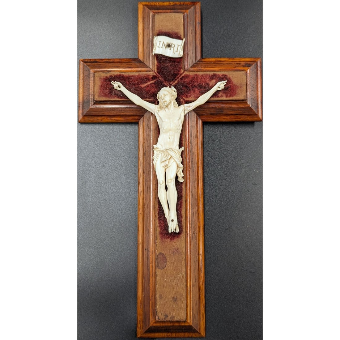 A Finely Carved 19th Century Crucifix (1 of 11)