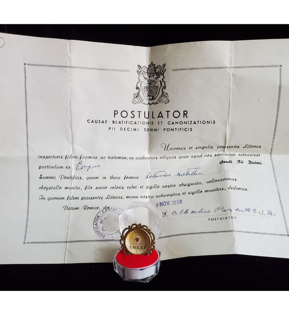 1st Class Relic Of Saint Pius X With Authentication Document Dated 1958: 1st class relic of Saint Pius X with authentication document dated 1958. The relic is ex. Corporea, ( body), and contained in a fancy gold theca. The theca is housed in a Gothic type acrylic presentat