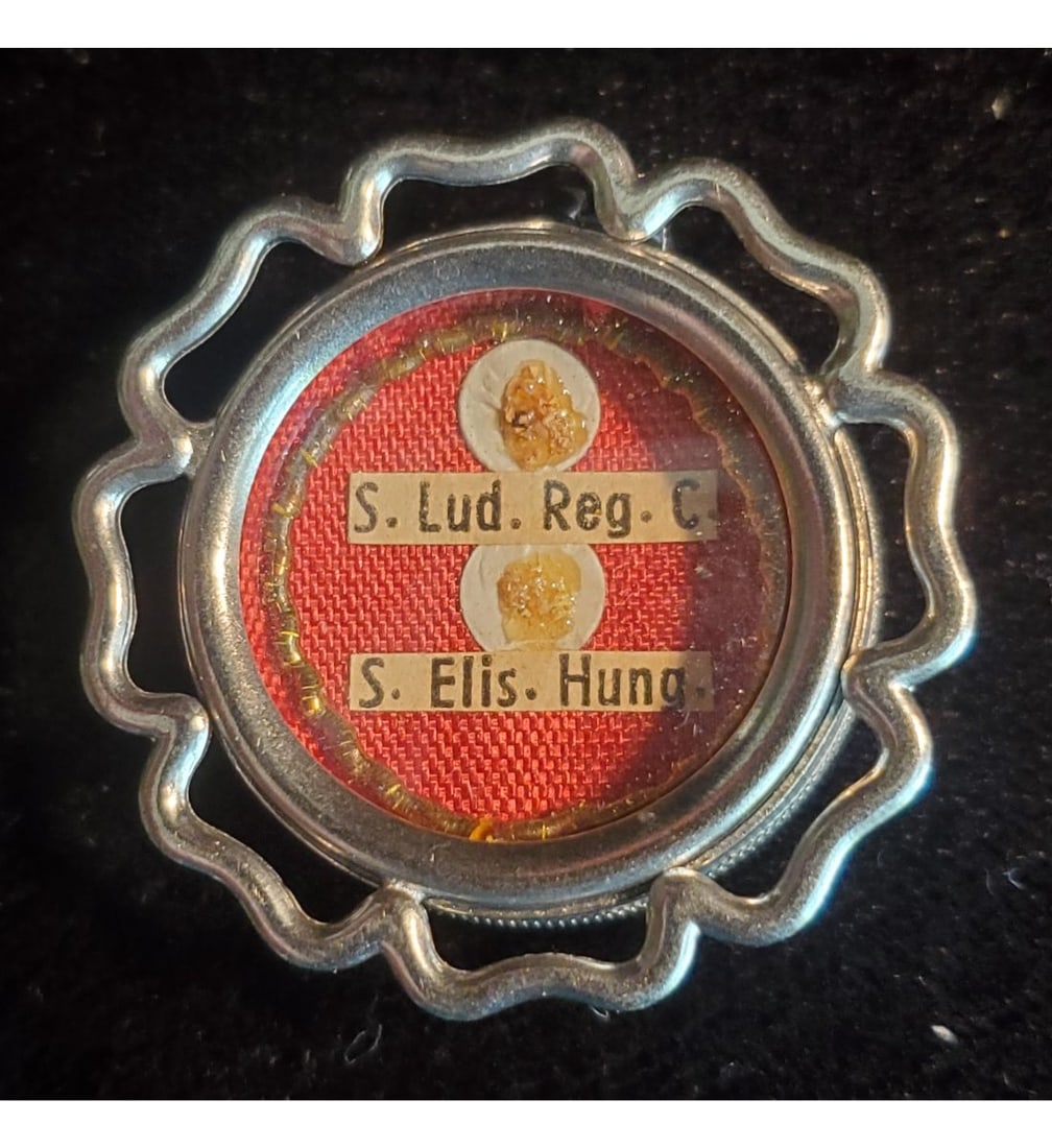 2-1st Class Relics Of 2-Great Saints: 2-1st class relics of 2-great saints. Saint King Louis of France and Saint Elizabeth of Hungary. A beautiful silver theca contains the remains of each saint in one theca. The theca is housed in a pyx 