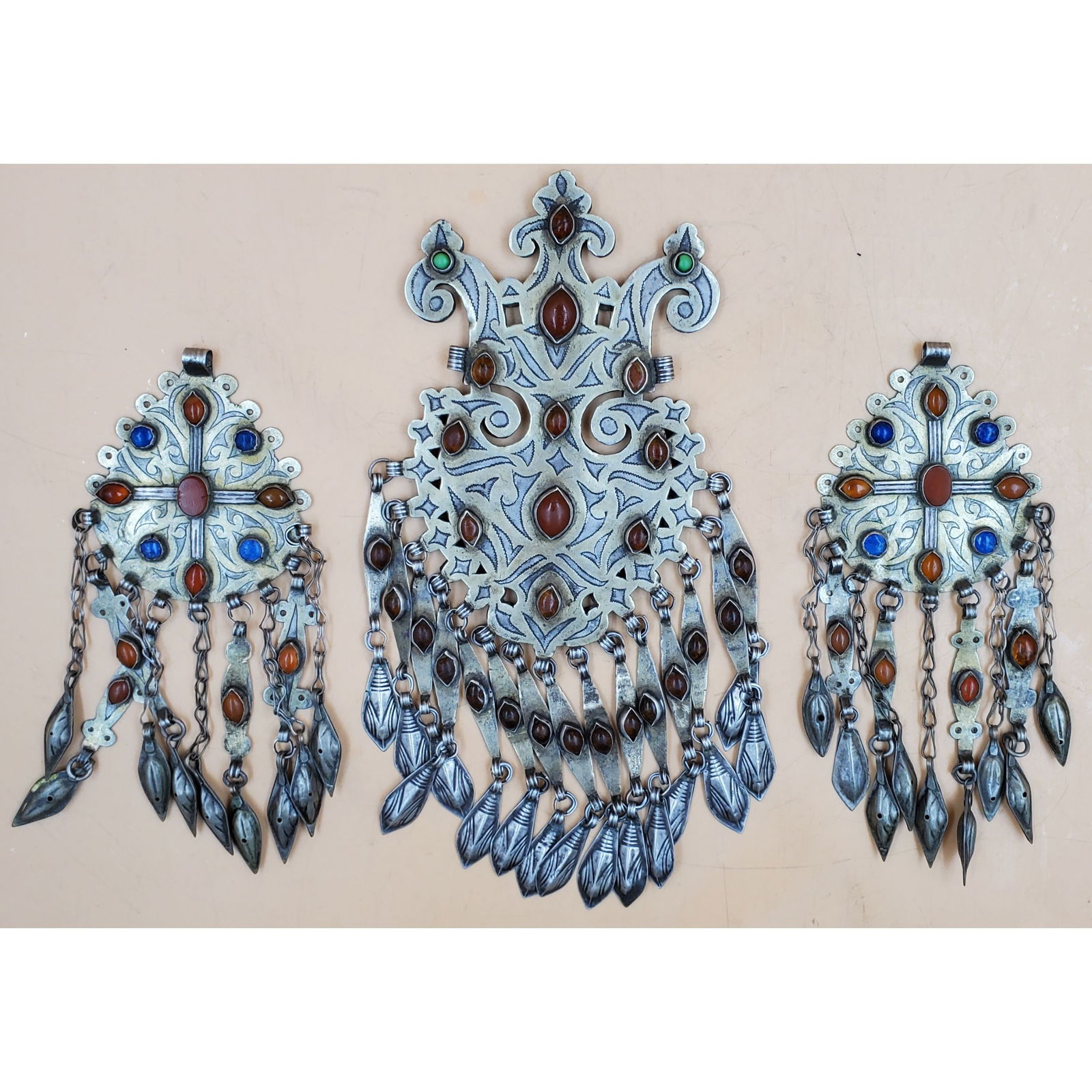 Lot of Vintage Turkman Frog-form Dagdan and Matching Pair Pendants (1 of 19)