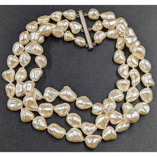 A Fine Three String Baroque Pearl Choker Necklace, Vintage But In Excellent Condition, 250 Grams: A Fine Three String Baroque Pearl Choker Necklace, Vintage But In Excellent Condition, 250 Grams. Please carefully read our terms of sale, shipping information, and request any condition reports or