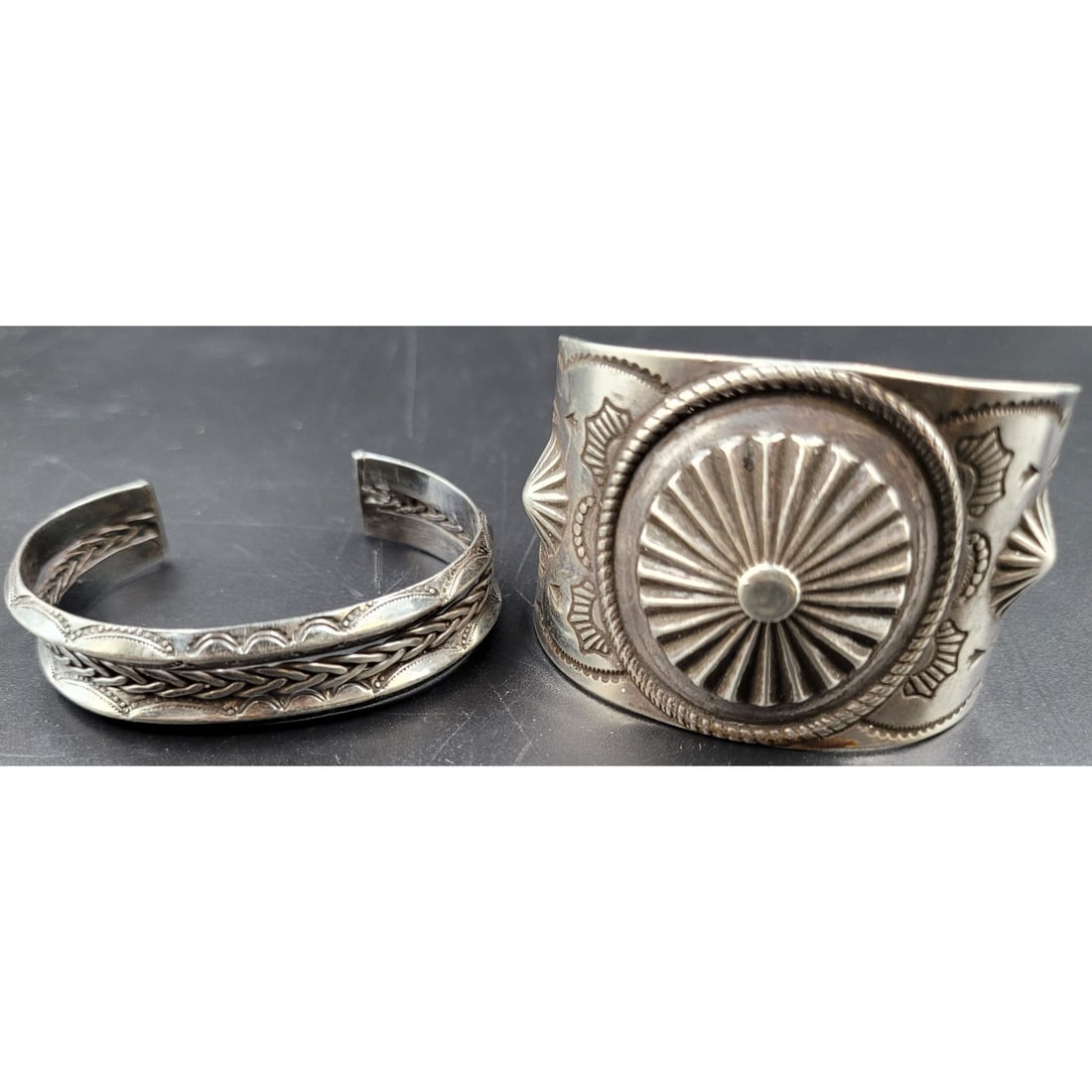 Pair Of Navaho Sterling Silver Bracelets 94g (1 of 15)