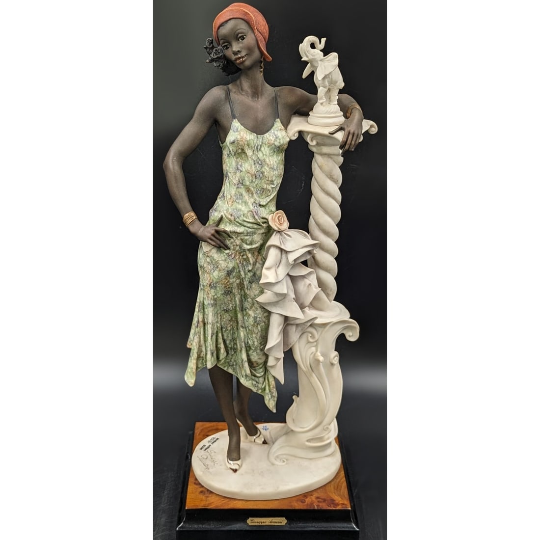 Giuseppe Armani Figurine: Limited Edition 828 / 5000 Mahogany 194C In Original Box: Giuseppe Armani Figurine: Limited Edition 828 / 5000 Mahogany 194C In Original Box. Measures approx. 17" X 6" X 6". || Please carefully read our terms of sale, shipping information, and request any co