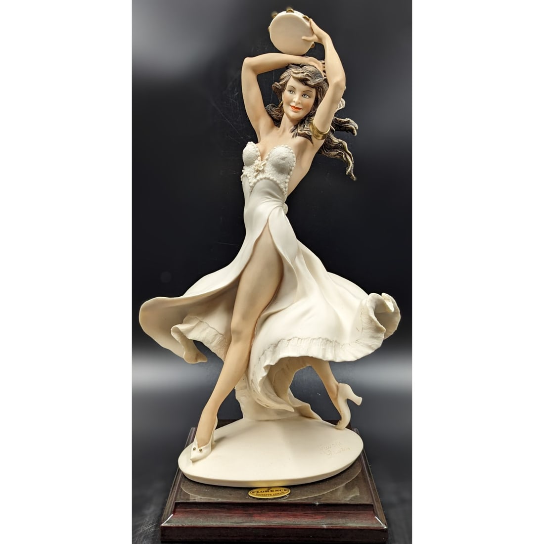 Giuseppe Armani Figurine: Gispy Queen 1453F In Original Box: Giuseppe Armani Figurine: Gispy Queen 1453F In Original Box. || Please carefully read our terms of sale, shipping information, and request any condition reports or photos prior to placing a bid. Any c