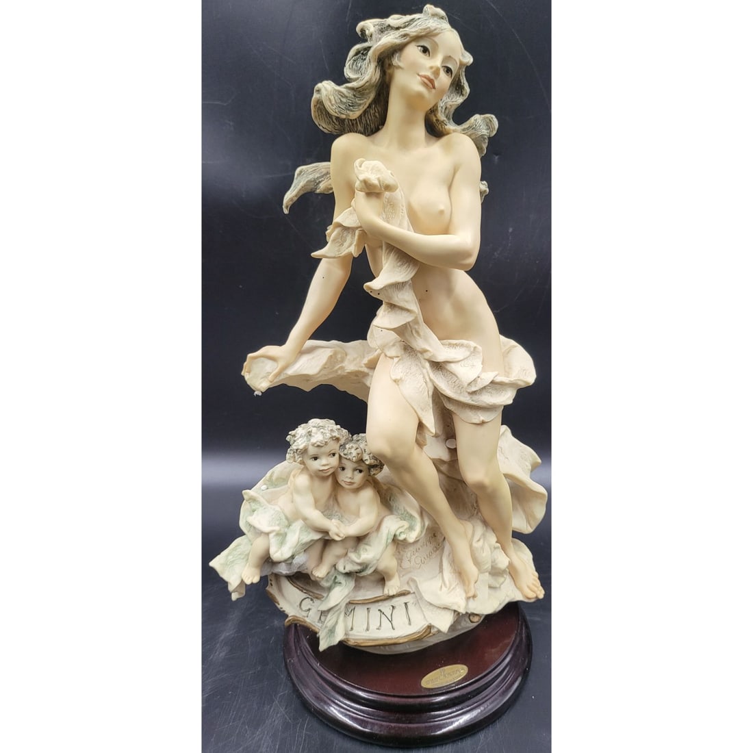 Giuseppe Armani Figurine: Gemini 426F With Original Box: Giuseppe Armani Figurine: Gemini 426F With Original Box, Measures approx. 16" X 7.25" || Please carefully read our terms of sale, shipping information, and request any condition reports or photos prio