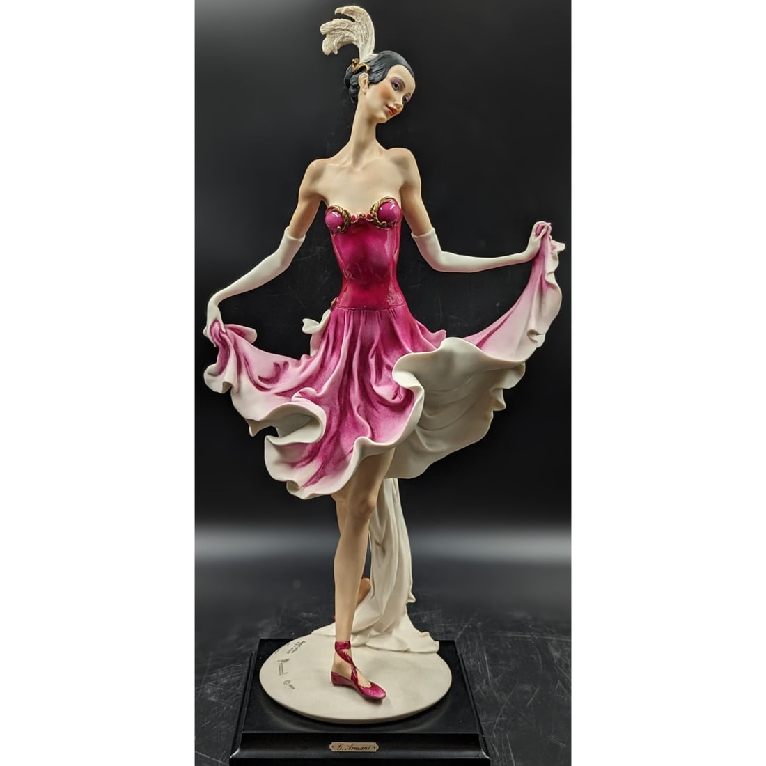 Giuseppe Armani Figurine: Limited Edition 47 / 10,000 Prima Donna 508C In Original Box: Giuseppe Armani Figurine: Limited Edition 47 / 10,000 Prima Donna 508C In Original Box. Measures approx. 20" X 7" X 10 1/2". || Please carefully read our terms of sale, shipping information, and reque