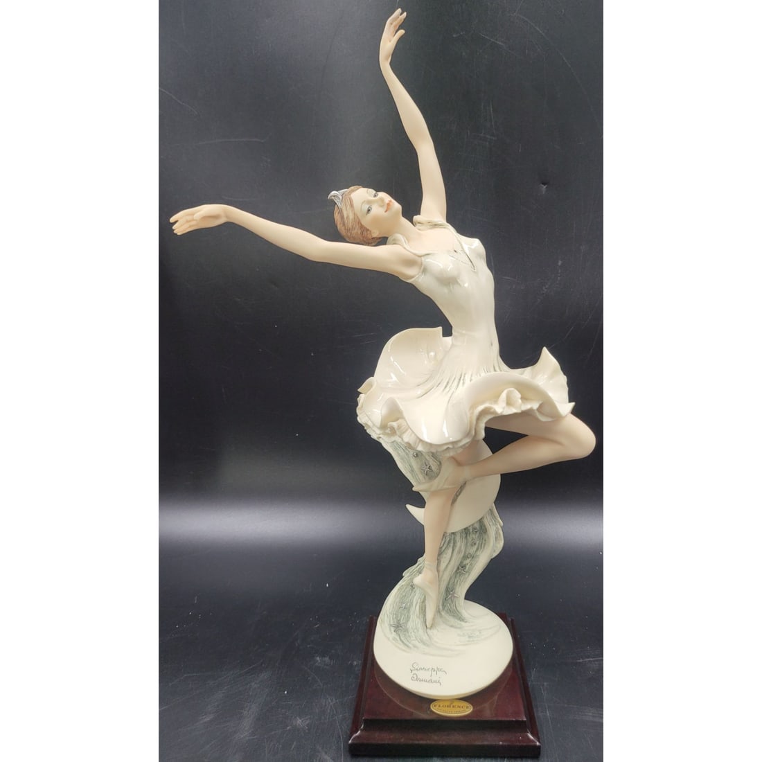 Giuseppe Armani Figurine: Nocturne 1446C With Original Box: Giuseppe Armani Figurine: Nocturne 1446C With Original Box, Measures approx. 17.75" X 4.5" X 4.5" || Please carefully read our terms of sale, shipping information, and request any condition reports or