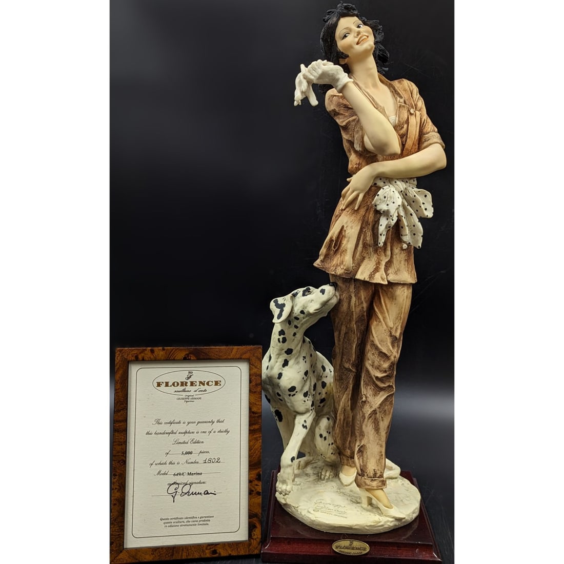 Giuseppe Armani Figurine: Limited Ed 1802 / 5000 "Marina" 649C With Original Box And COA: Giuseppe Armani Figurine: Limited Ed 1802 / 5000 "Marina" 649C With Original Box And COA. Measures approx. 19" X 6" X 6". Please note that the box does have signs of weathering and/or water damage. ||