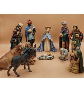 Rare Vintage 12 Pieces Jumbo Hummel Nativity Set With Stable: Rare Vintage 12 Pieces Jumbo Hummel Nativity Set With Stable. Largest Figure 13.5" Tall.|| Please carefully read our terms of sale, shipping information, and request any condition reports or photos pr