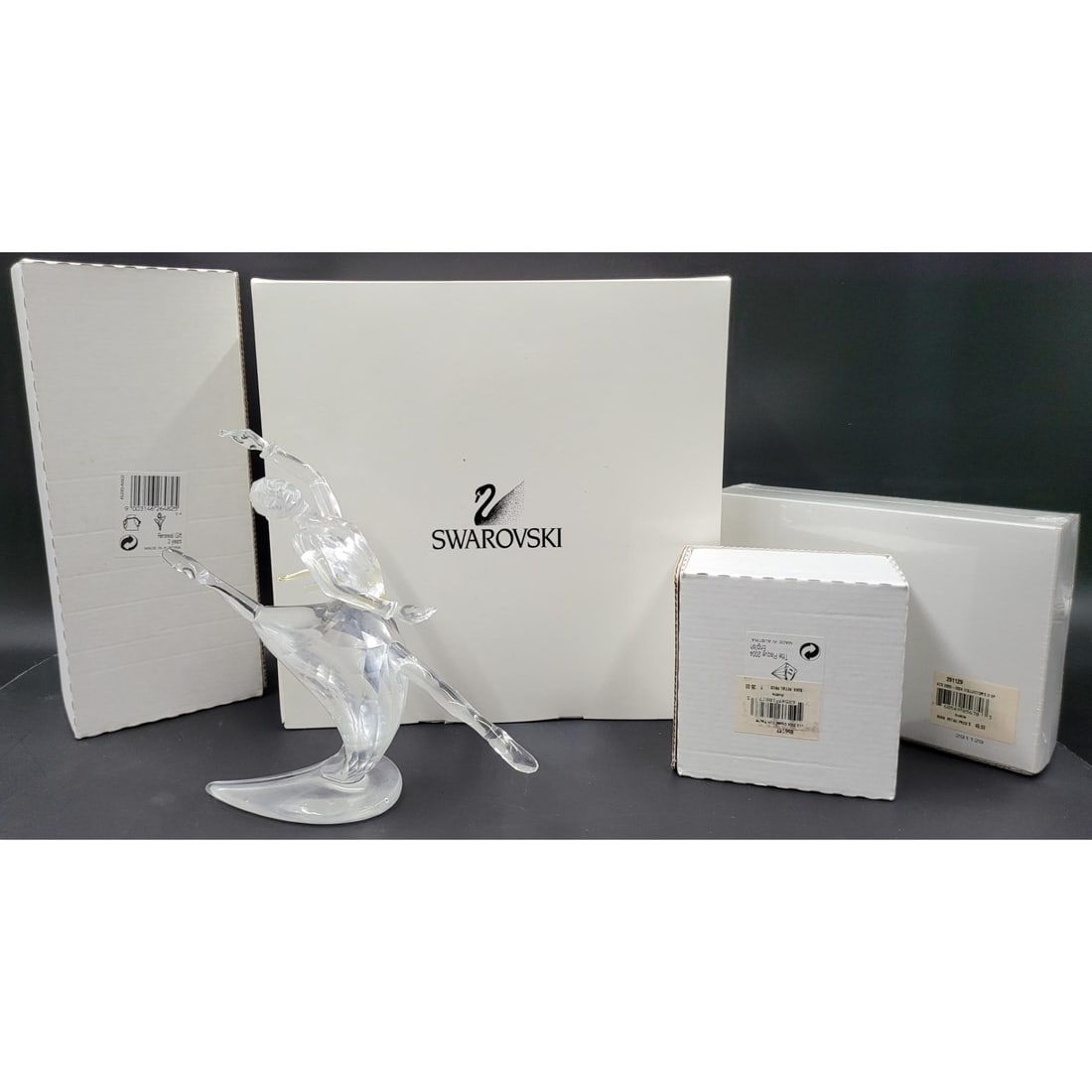 Swarovski SCS Anna Figurine & Plaque With Original Case And COA, With Renewal Gift: Swarovski SCS Anna Figurine & Plaque With Original Case And COA, With Renewal Gift. Measures approx. 7" X 7.5" X 2.75" || Please carefully read our terms of sale, shipping information, and request any