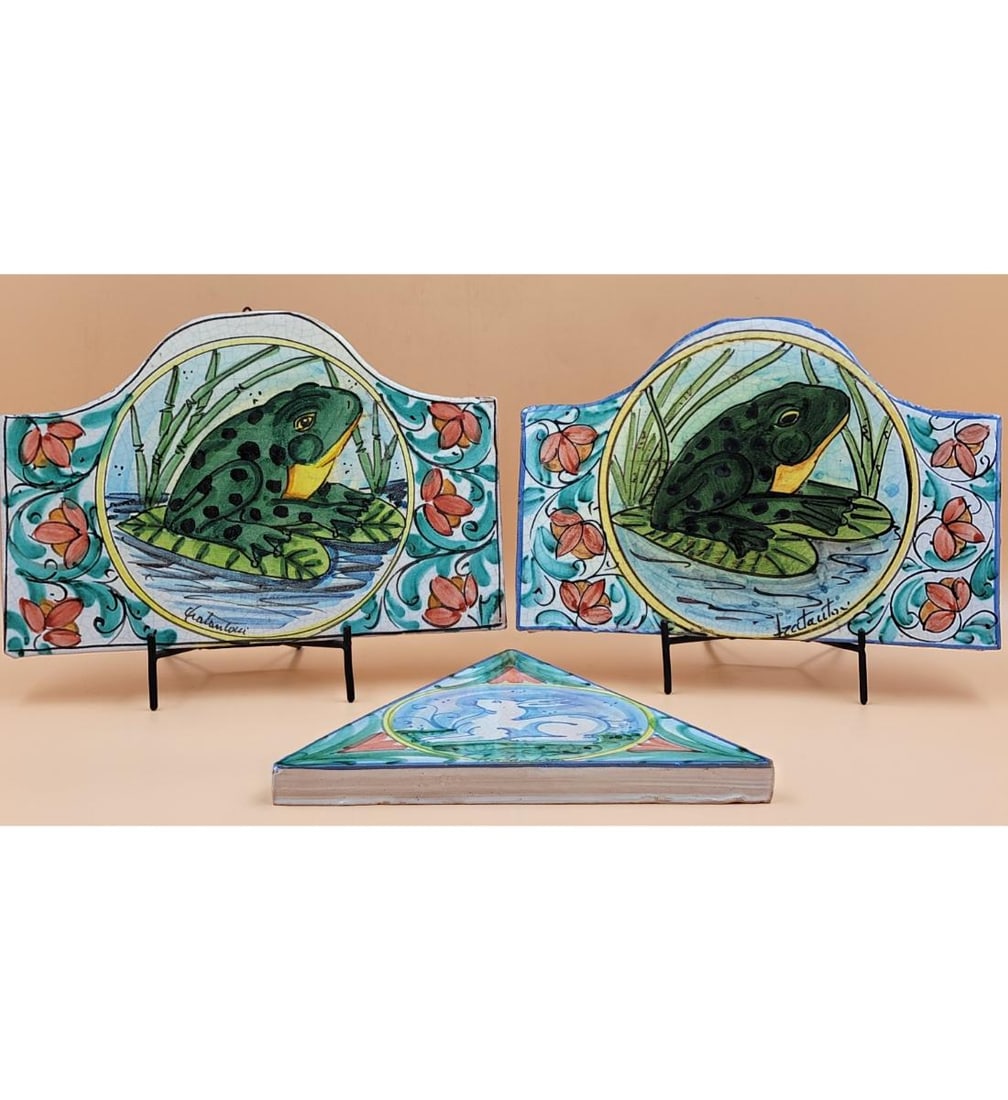 Lot Of 3 Fratantoni Vietri Signed Hand Painted Tiles / Plaques With Frogs And Rabbits (1 of 16)