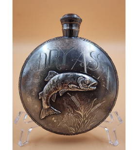 American Silver Flask With A Fish , International Silver Co., Meriden, Conn., Circa 1920: American Silver Flask With A Fish , International Silver Co., Meriden, Conn., Circa 1920. Measure 5.5" X 4.5". // Provenance: PRIVATE ESTATE CENTRAL FLORIDA. Please carefully read our terms of sale, s