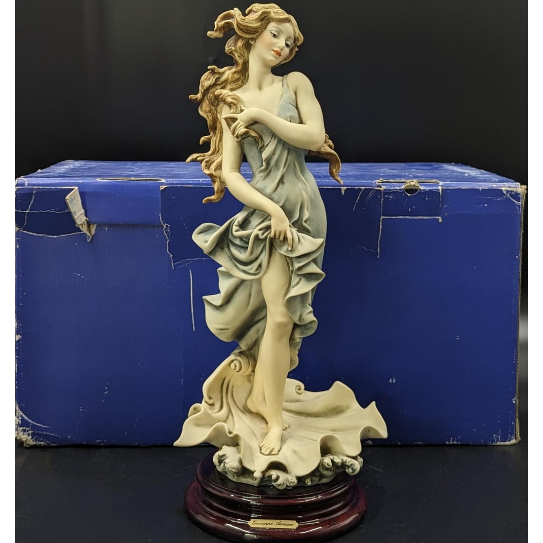 Giuseppe Armani Figurine: Venus 881C With Original Box (1 of 9)