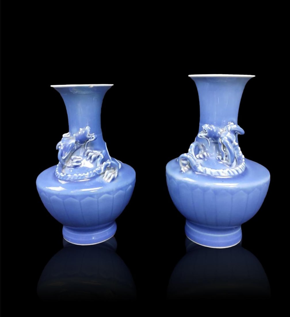A Fine Pair Of Chinese Blue Monochrome Vases With Seal Mark 19th C (1 of 15)