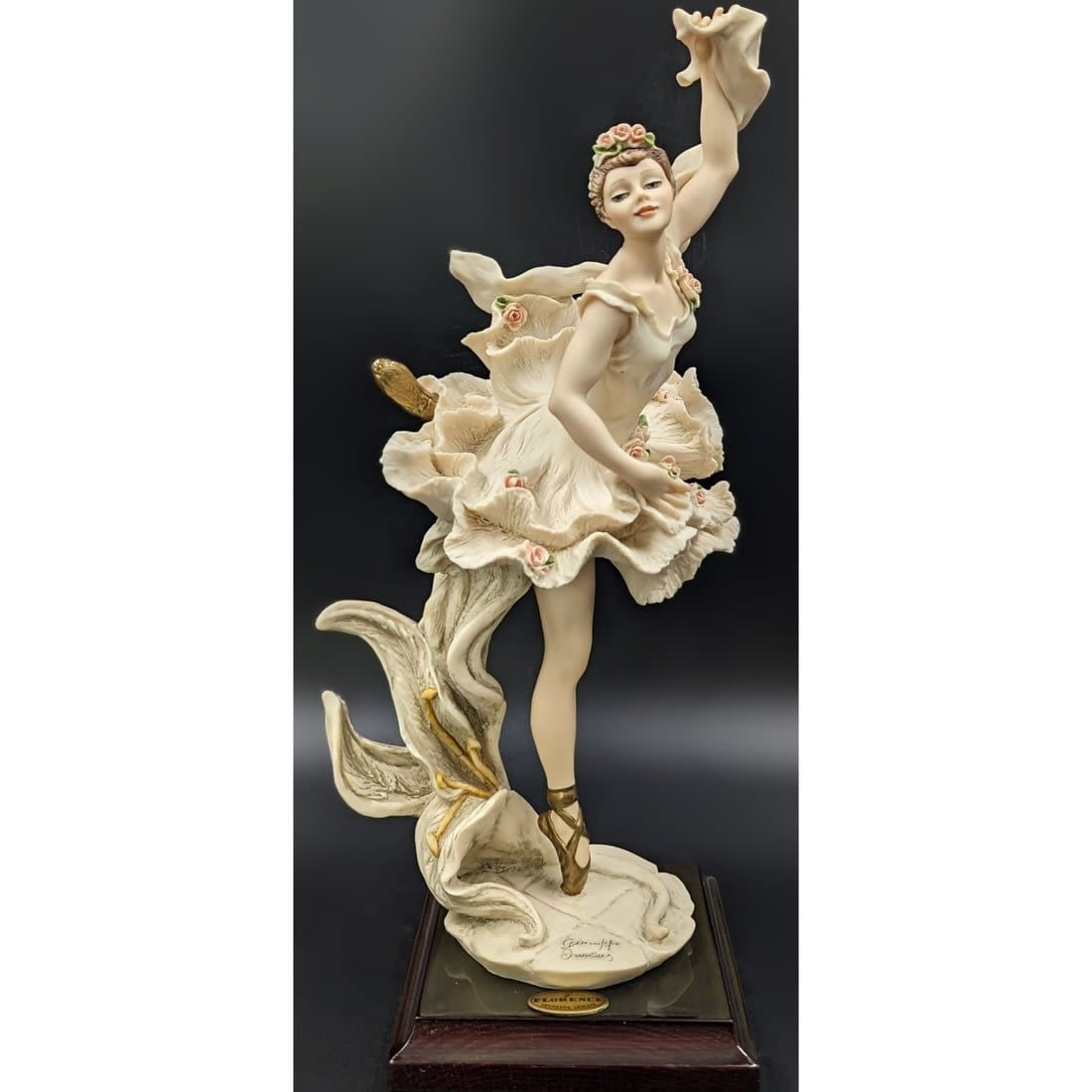 Giuseppe Armani Figurine: Carla 818F With Original Box: Giuseppe Armani Figurine: Carla 818F With Original Box. Measures approx. 13 1/2" X 5 1/2". BOX SIZE IS NOT INCLUDED || Please carefully read our terms of sale, shipping information, and request any co