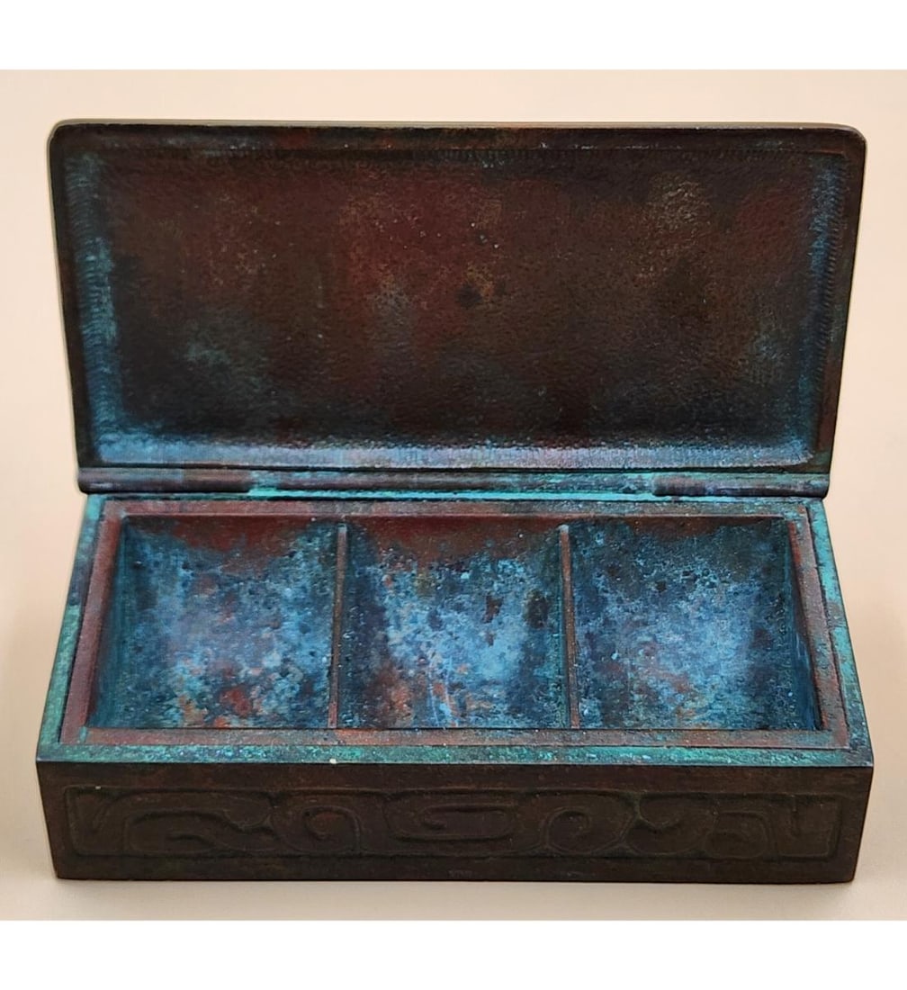 A Tiffany Studios Desk Bronze Stamp Box #802 Zodiac Pattern (1 of 10)