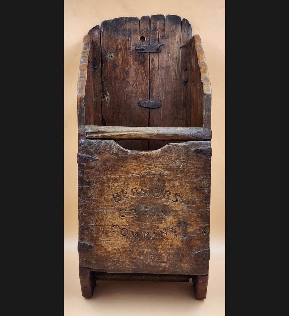 Antique Primitive Grain Scoop Berner's grain Company Wall Pocket Towel Hanger (1 of 13)