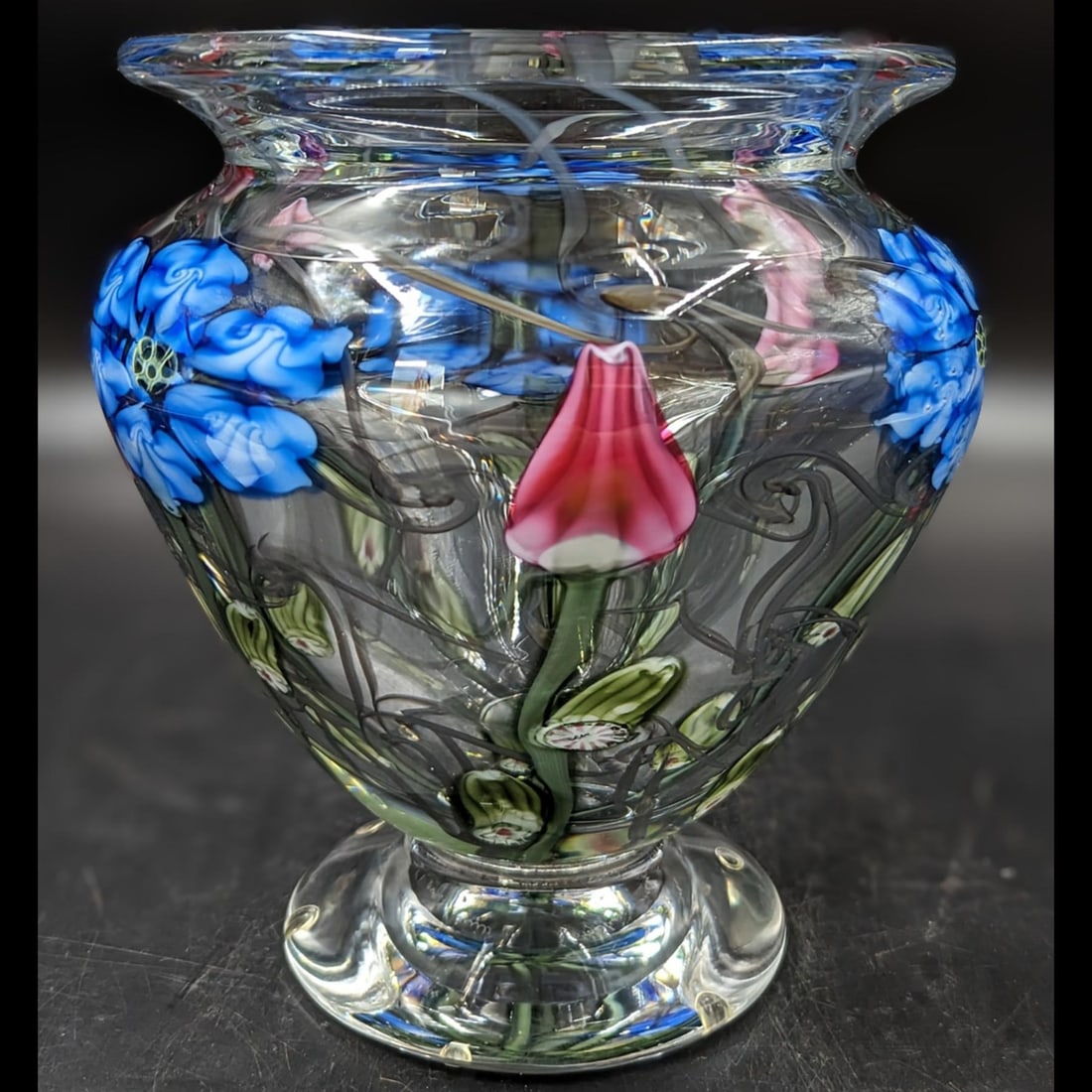 Limited Ed. 101/750 Signed Vandermark Hand Blown Art Glass Paperweight Motif Vase, HEAVY: Limited Ed. 101/750 Signed Vandermark Hand Blown Art Glass Paperweight Motif Vase, HEAVY. Blown by Doug Merritt of Vandermark Studios, and signed Stephen Smarr. Super clean. Measures approx. 8" X 7". 