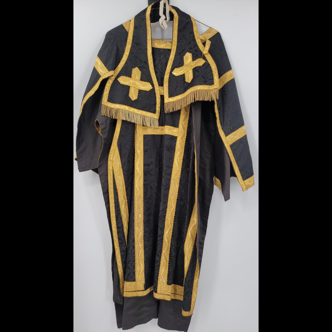 Catholic Embroidered Chasuble Vestment And Stole: Catholic Embroidered Vestment And Stole. Measures approx. 60" X 20"|| Please carefully read our terms of sale, shipping information, and request any condition reports or photos prior to placing a bid.