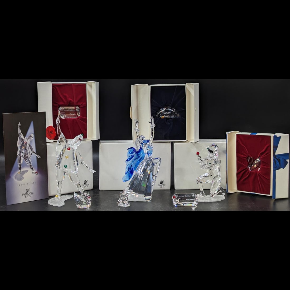 12 Piece Lot Of Swarovski SCS Figurines, Plaques, Stands, And Gifts: 12 Piece Lot Of Swarovski SCS Figurines, Plaques, Stands, And Gifts. Includes Harlequin, Pierrot, and Isadora, each with plaques and stands. || Please carefully read our terms of sale, shipping inform