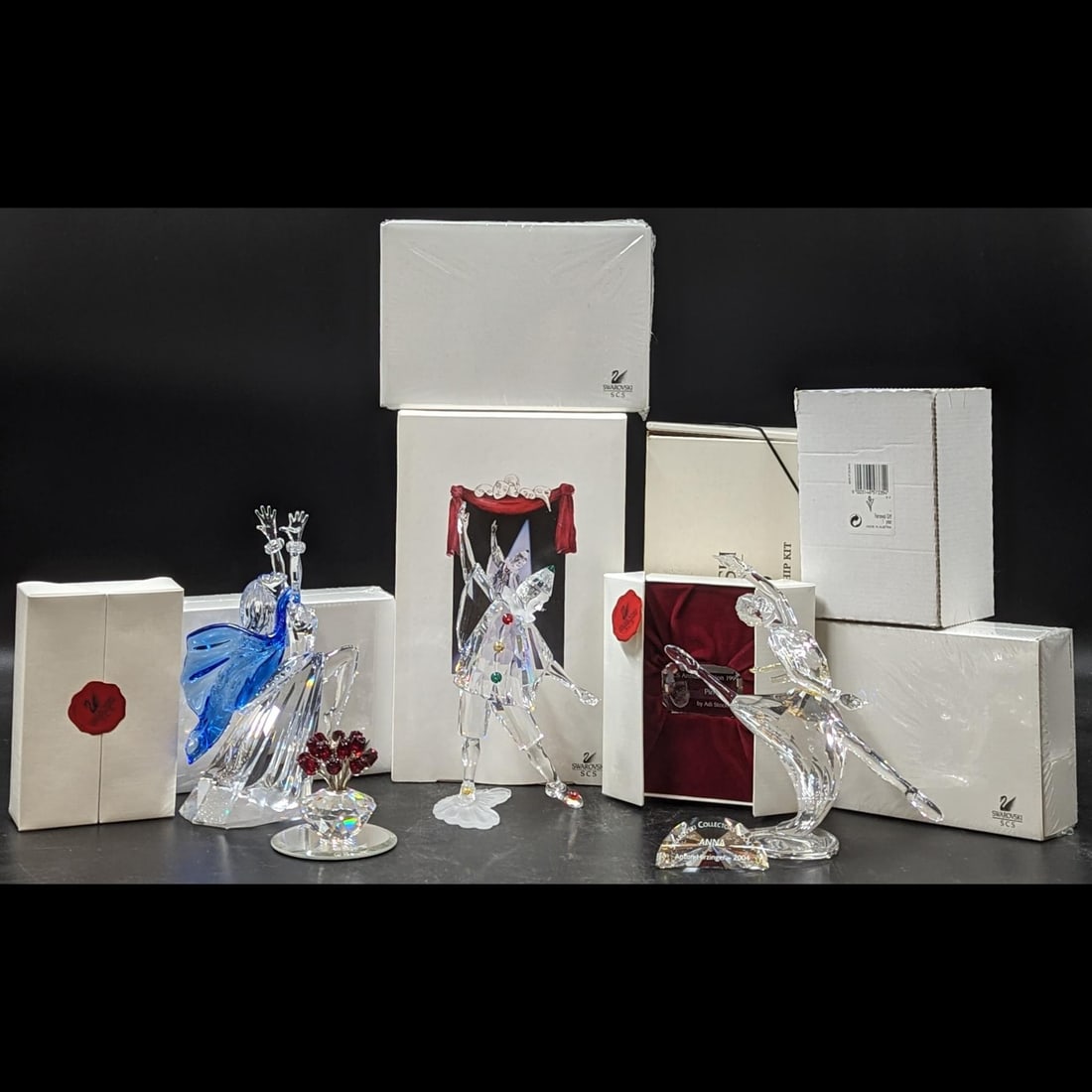 12 Piece Lot Of Swarovski SCS Figurines, Plaques, Stands, And Unopened Gifts: 12 Piece Lot Of Swarovski SCS Figurines, Plaques, Stands, And Unopened Gifts. Includes Isadora, Anna, and Pierrot, with plaques and stands. || Please carefully read our terms of sale, shipping informa