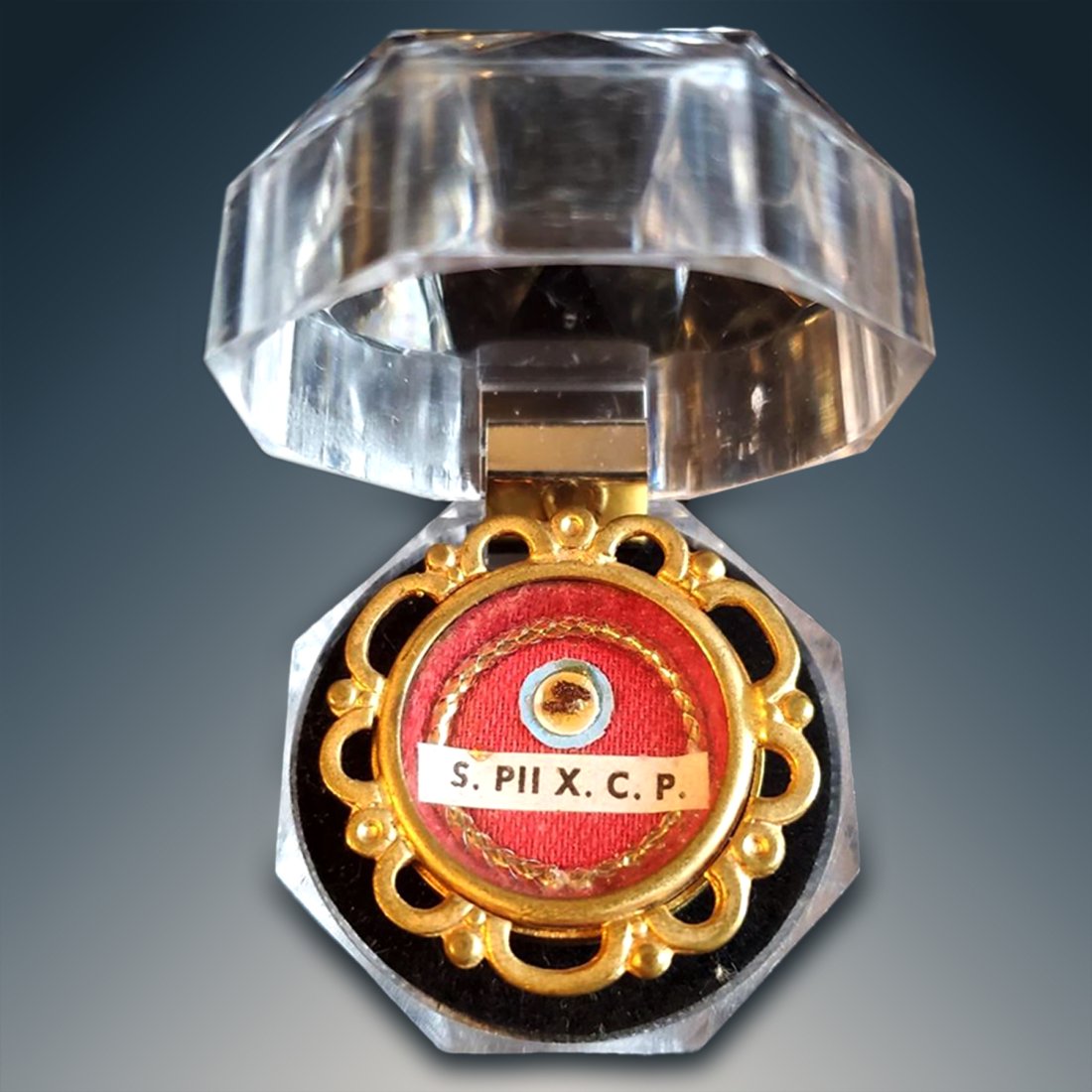 1st class relic of Saint Pope Pius X. Saint Pope: 1st class relic of Saint Pope Pius X. Saint Pope Pius X is noted for vigorously opposing modernistic interpretations of Catholic doctrine. The relic is contained in a fancy gold round theca. The theca