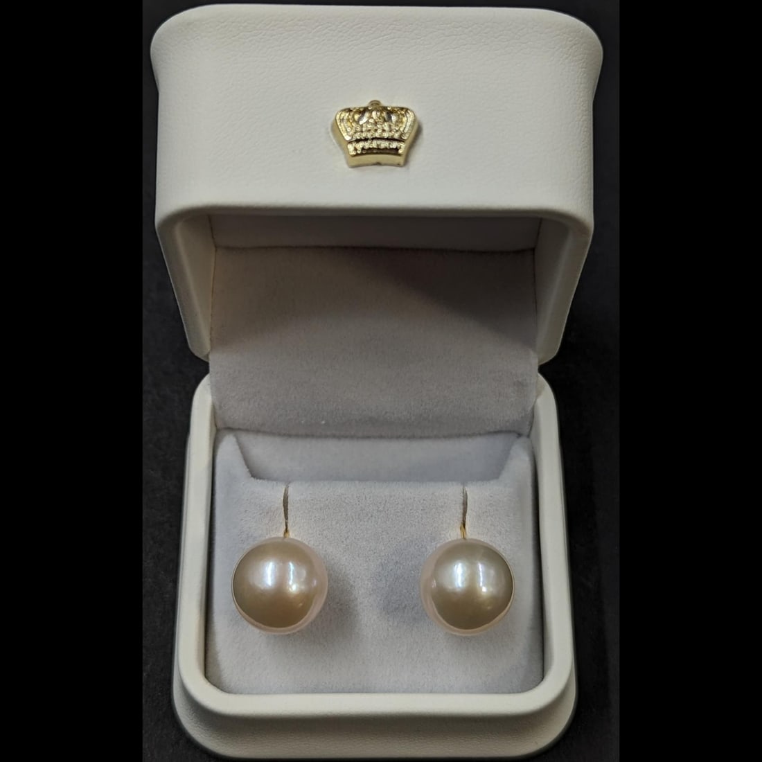 A Pair Of Very Fine 18K Gold 13.5 MM South Sea Pearl Stud Earrings With Original Case (1 of 11)