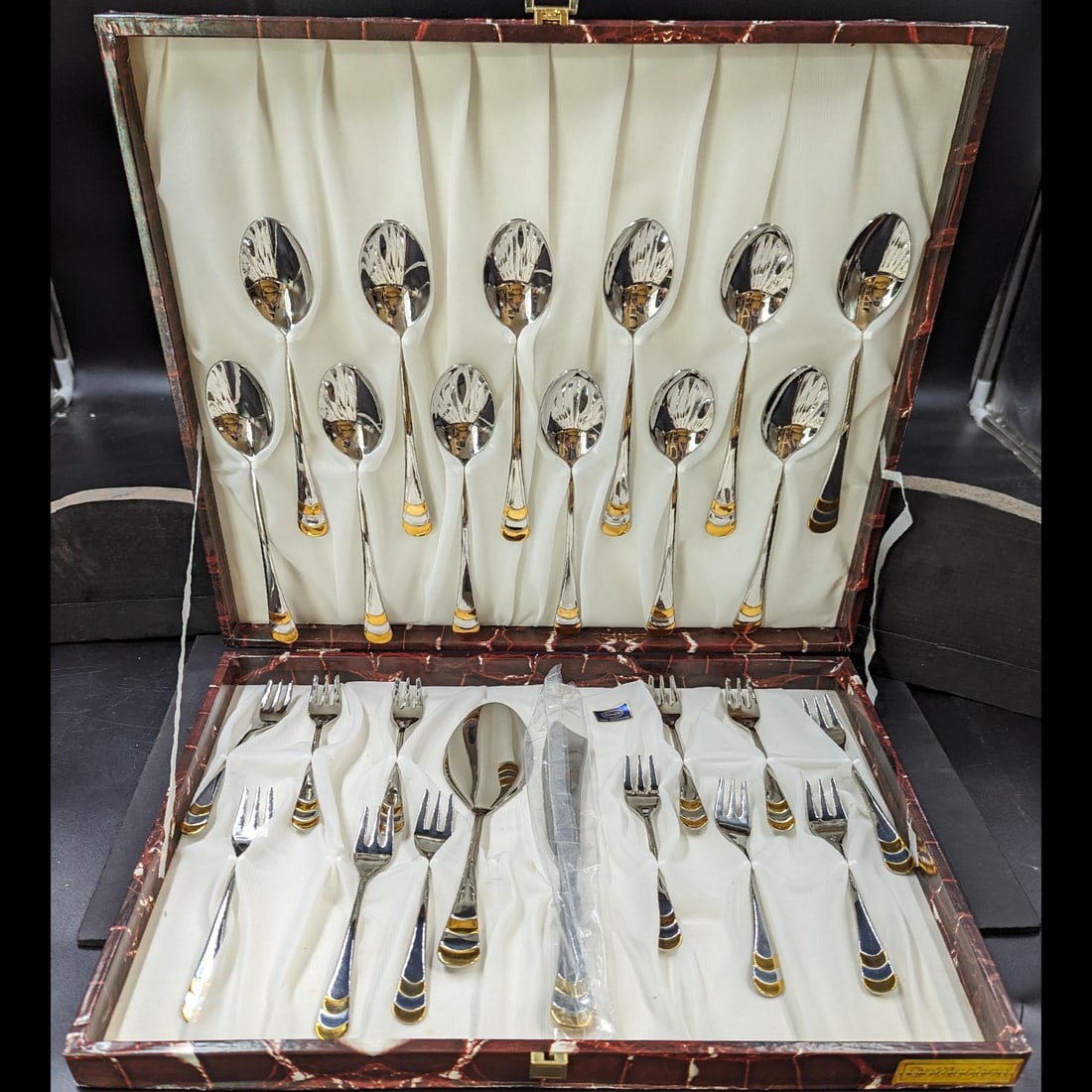 Mid-Century Modern Gottinghen Cutlery Set In Original Case, 26 Pieces: Mid-Century Modern Gottinghen Cutlery Set In Original Case, 26 Pieces . || >>>RBFineArts CFL Inc. Shipping, Payment & Auction Policies<<< !!!DUE TO A RECENT INCREASE IN FRAUDULENT ACTIVITIES FROM BUYE