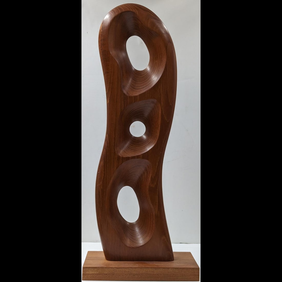 An Unsigned Mid-Century Modern German / American Bimorphic Wooden Sculpture On A Wooden Base: An Unsigned Mid-Century Modern German / American Bimorphic Wooden Sculpture On A Wooden Base. Measures approx. 26 1/2" tall. Was in the collection of the owner for nearly 20 years and was sold by the 