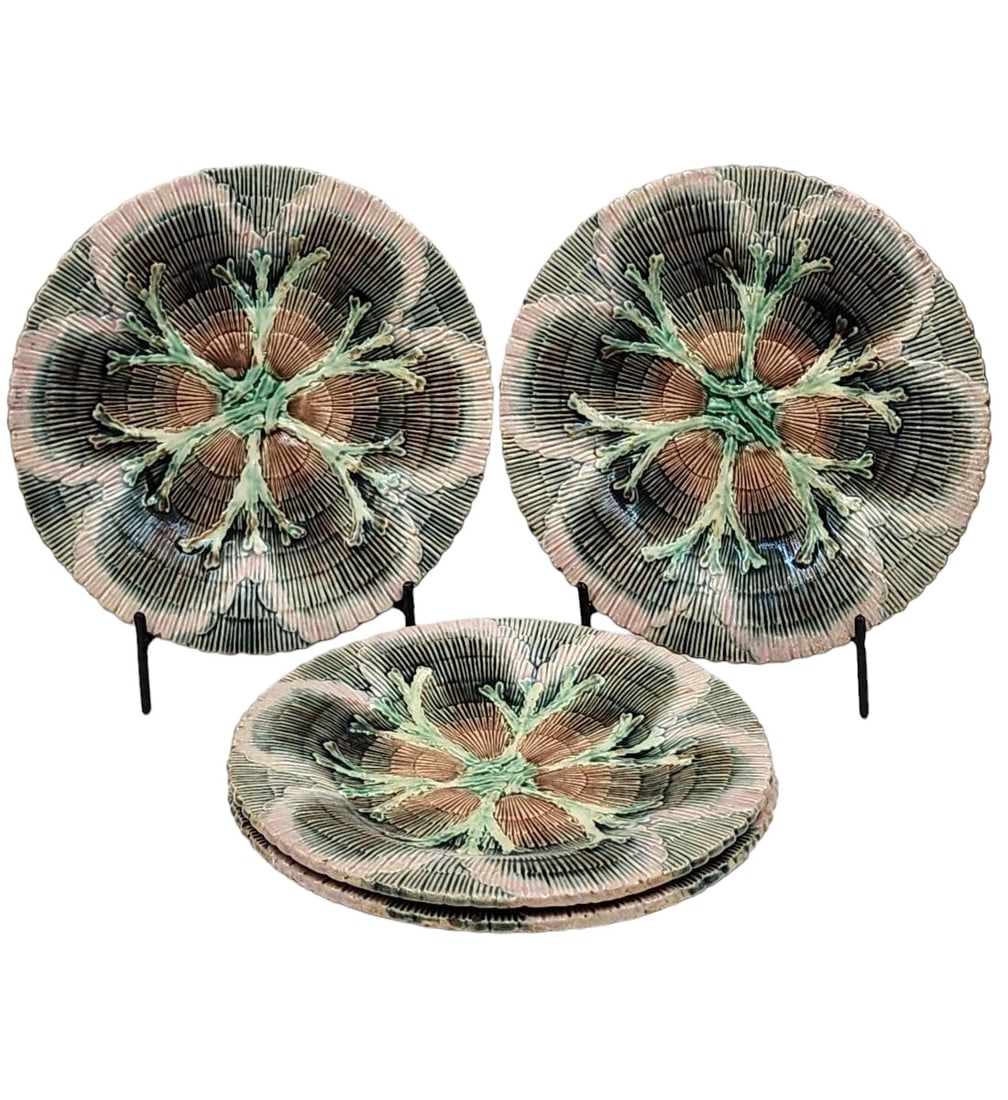 A Set Of 4 Antique Griffin Smith Hill Majolica Oyster Shell & Seaweed Plates (1 of 10)