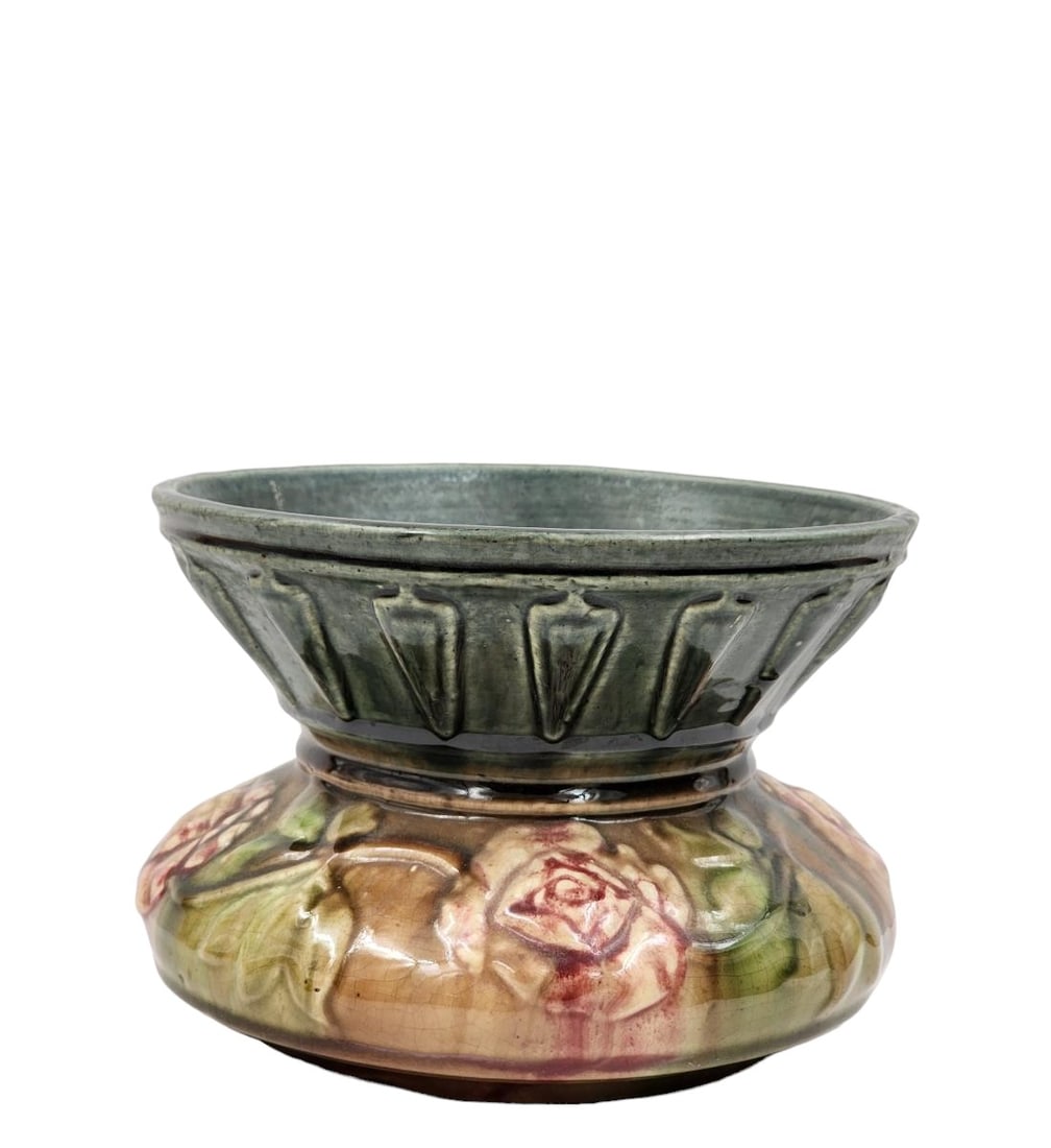 Antique Majolica Spittoon With Roses: Antique Majolica Spittoon With Roses. Measure 5.5" X 7.5". >>>RBFineArts CFL Inc. Shipping, Payment & Auction Policies<<< !!!DUE TO A RECENT INCREASE IN FRAUDULENT ACTIVITIES FROM BUYERS IN OUR AUCTIO