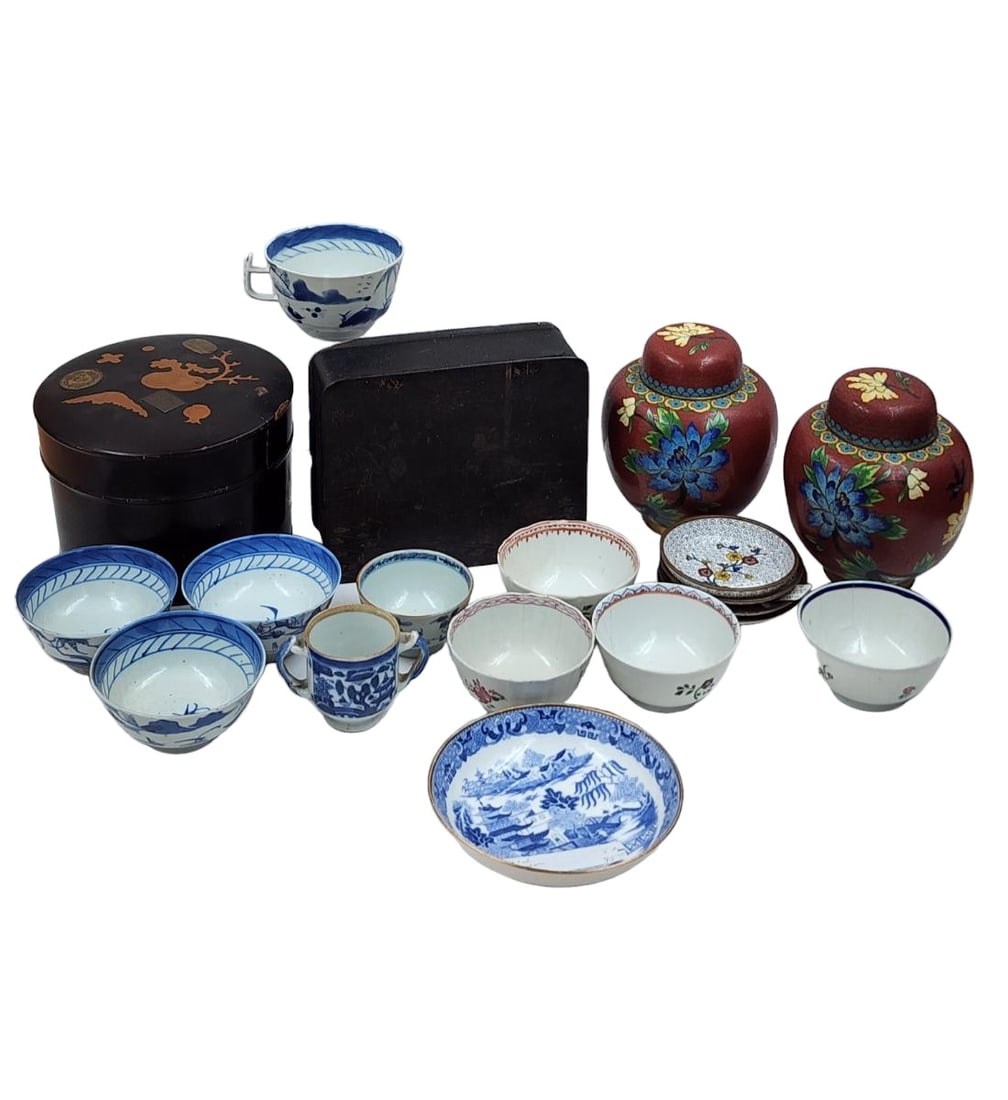 A Large Lot Of Assorted Chinese & Japanese Cloisonne, Export Ware And Lacquered Boxes (1 of 20)