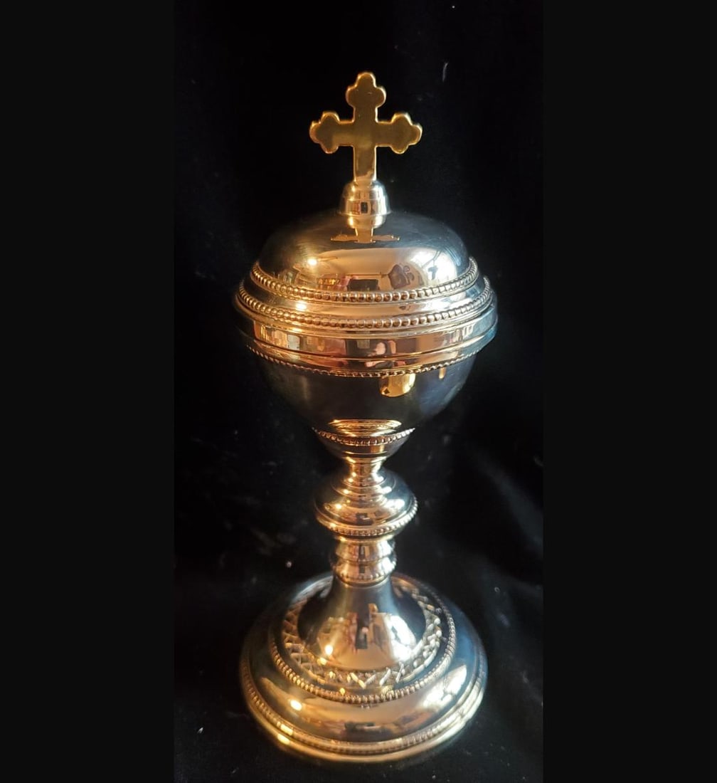 A Very Traditional Traveling Chalice And Ciborium Set (1 of 6)
