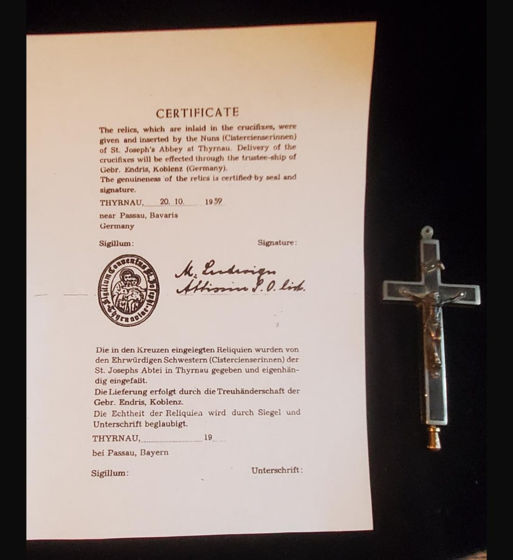 A Very Nice Relic Cross Inlaid With 8 Relics (1 of 8)