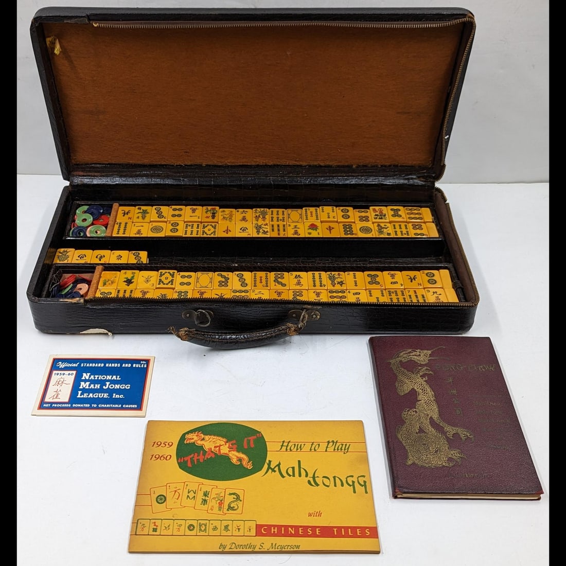 Antique Butterscotch Bakelite Mahjong Set With Original Case And Game Manuals, 86 Mahjong Pieces (1 of 14)