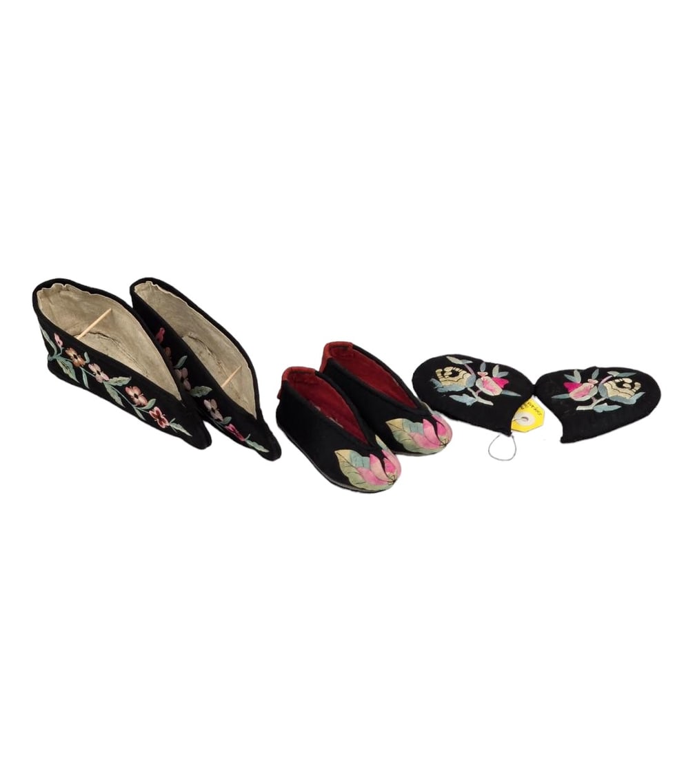 Antique Chinese Silk Shoes Qing Dynasty, Silk Embroidered Shoes (2 Pairs And Ear Muff): Antique Chinese Silk Shoes Qing Dynasty, Silk Embroidered Shoes. Measure 5"-7" Long. Provenance: Estate of Kay Dacko. Kay was a long-time collector and seller of antiques / collectables. The daughter 