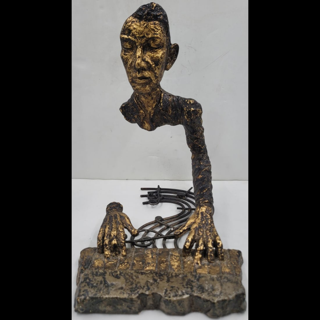 Bronze Like Decorative Statue Of Man Playing Piano: Bronze Like Decorative statue Of Man Playing Piano. Measures approx 14" X 14" X 10". Please copy and paste the URL link below to review our Terms and Conditions for bidding, payment, shippi