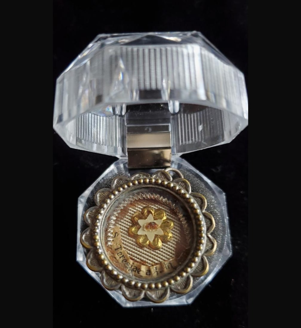 1st class relic of Saint Stanislaus Kostka: 1st class relic of Saint Stanislaus Kostka. The relic is contained in a small closeable locket that would be very nice to wear or keep in your pocket. It measures 1 1/4" with the chain loop. He is the
