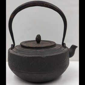Antique Japanese Tetsubin Cast Iron Kettle