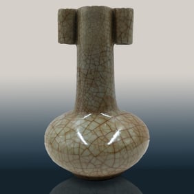Chinese Ge-Type Crackle Glazed Celadon Arrow Head Vase