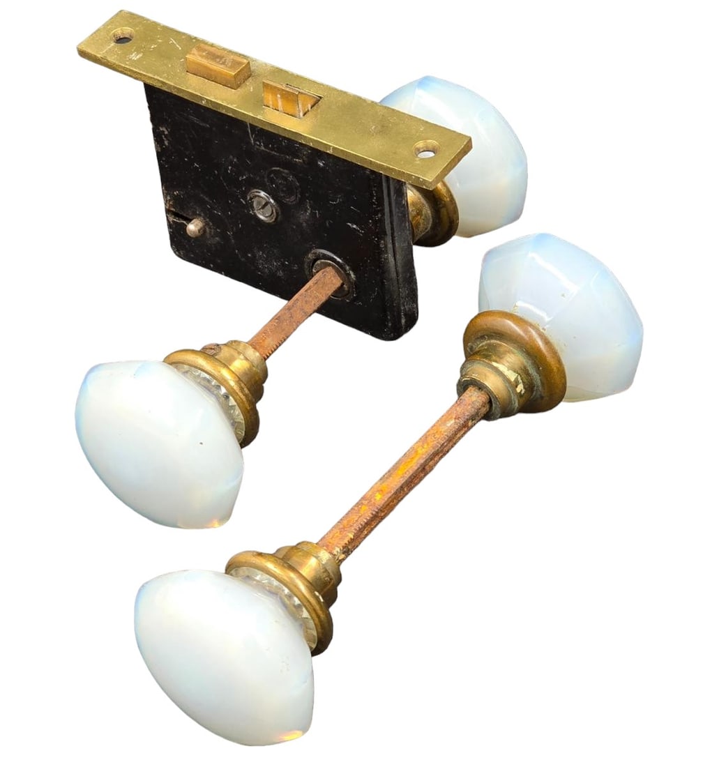 A Pair Of Opalescent Glass Door Handles / Pulls: A Pair Of Opalescent Glass Door Handles / Pulls. Measure 7" X 2 1/4". Provenance: One Person Private Estate Central Florida. Please copy and paste the URL link below to review our Terms and