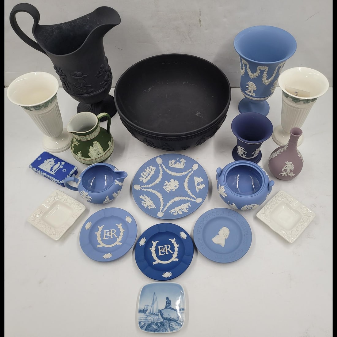 18Pc Lot Of Wedgewood Porcelain (1 of 20)