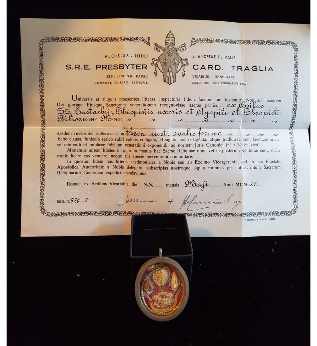 Grand large 1st class relics of 3 saints in a large oval silver theca with authentication document: Grand large 1st class relics of 3 saints in a large oval silver theca with authentication document dated 1966. The relics are contained in a large silver oval theca with beautiful nuns work to the int