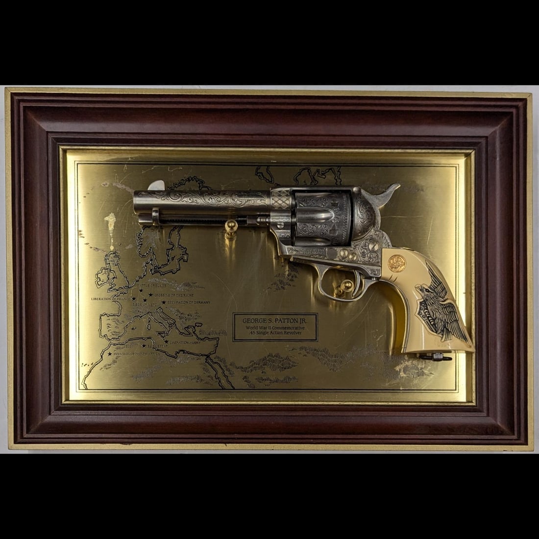 Vintage Franklin Mint George S. Patton Jr World War II Commemorative .45 Replica Revolver: Vintage Franklin Mint George S. Patton Jr World War II Commemorative .45 Replica Revolver, Non-Functionable. Has the heft and weight of an actual firearm. It is NOT designed to load bullets or fire th