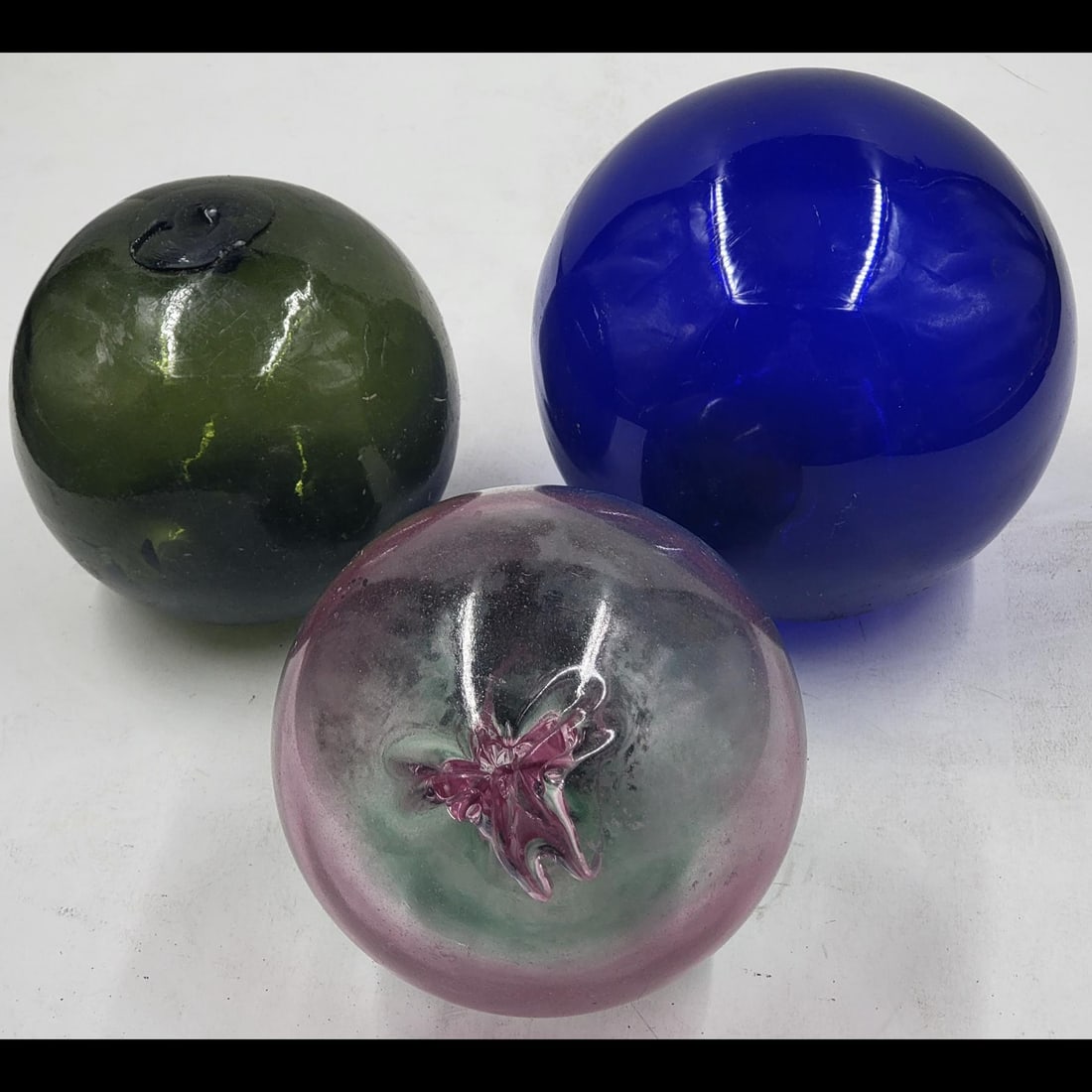 Lot Of 3 Vintage Blown Glass Orbs: Lot Of 3 Vintage Blown Glass Orbs. Each measures approximately 6" diameter. Please copy and paste the URL link below to review our Terms and Conditions for bidding, payment, shipping and othe