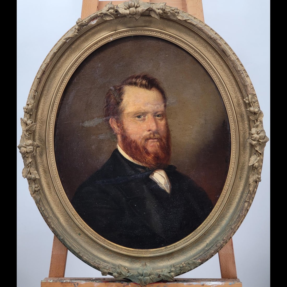 An Early Antique Oval Framed Oil On Board Portrait Painting (1 of 13)