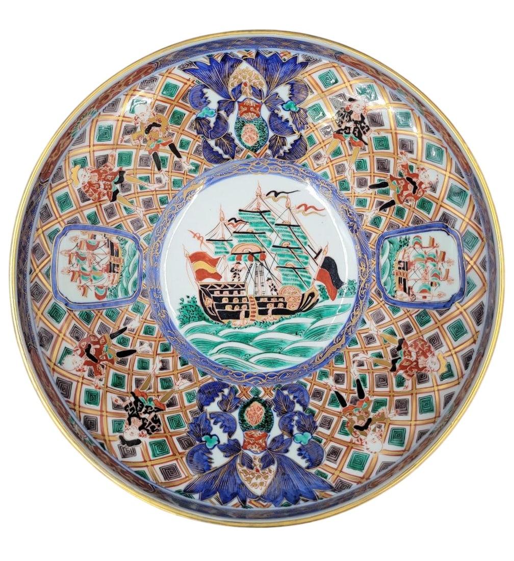 Japanese Edo Period Porcelain Bowl With Vibrant Black Ship Design With 6 Character Mark: Japanese Edo Period Porcelain Bowl With Vibrant Black Ship Design. Provenance: Central Florida Collectors Estate whom had lived in Japan for many years. Originally purchased 1982. Measures approx. 4.2